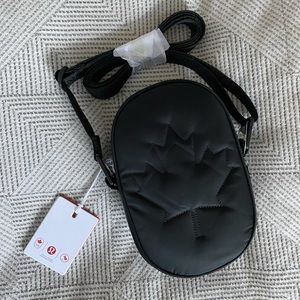 Lululemon Team 🇨🇦 Crossbody Bag